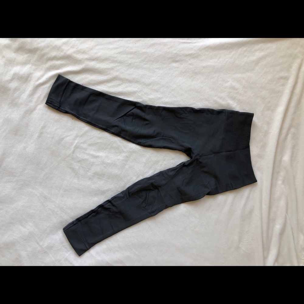 Lululemon Zone in Crop *21 in Dark Slate